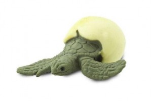 Figurine mini tortue de mer bébé avec oeuf